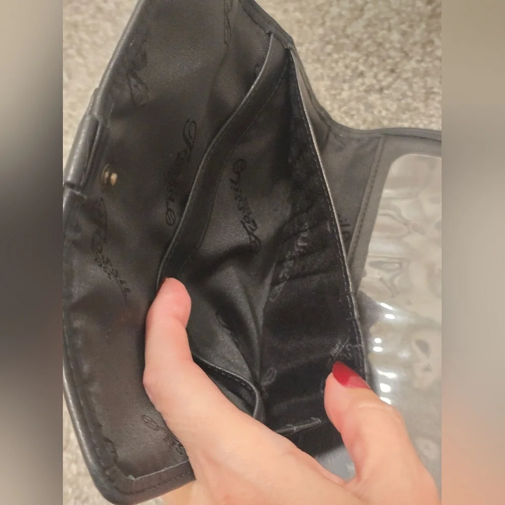 Fossil Leather Wallet Black Pockets Minimalist Simple Classic Chic Boho